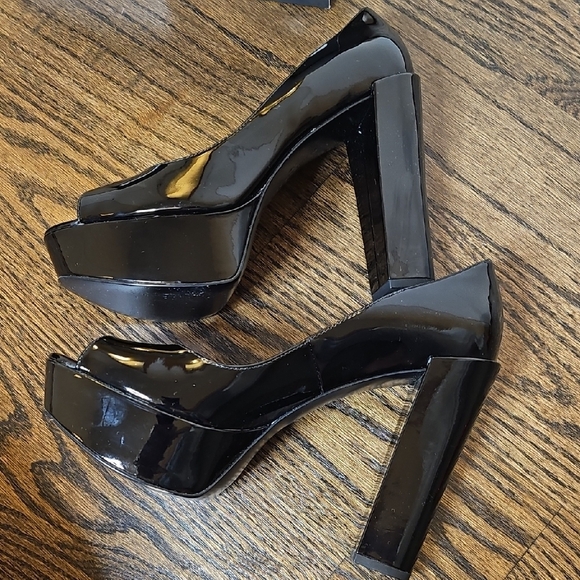 Kenneth Cole Black Glossy Peep-Toe Heels - Picture 9 of 10